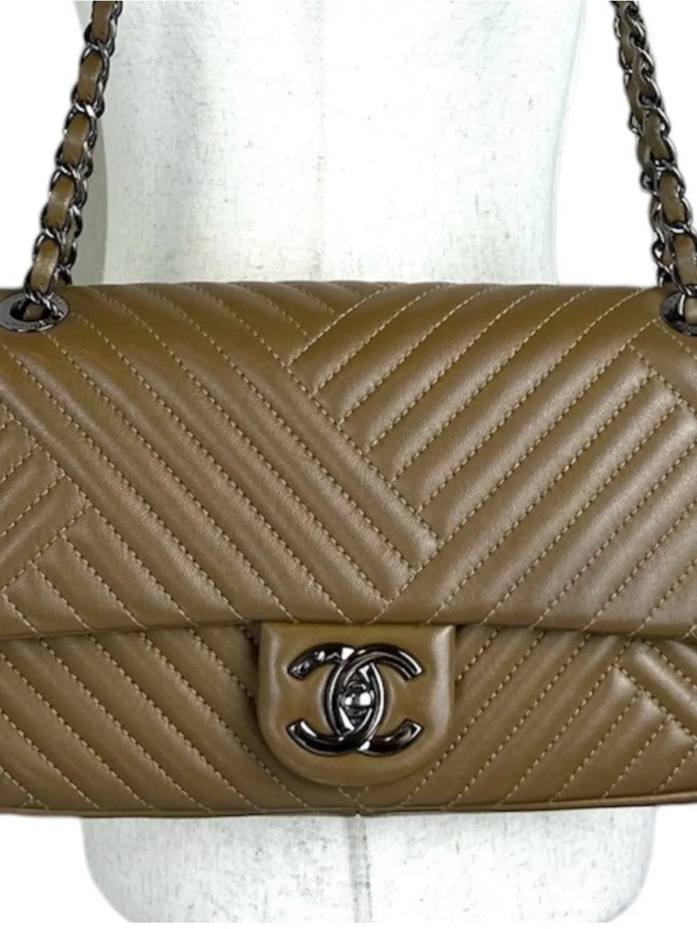 CHANEL cc turn